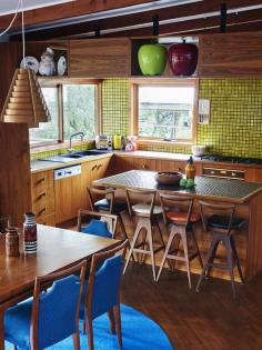 
                    
                        The incredible Beaumaris home of Annie Price and Jamie Paterson. Photo – Eve Wilson. Production – Lucy Feagins / The Design Files.
                    
                