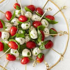 
                    
                        Una manera distinta de servir la ensalada caprese - Foto: foodista.com
                    
                