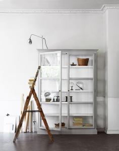 
                    
                        decorating with glass display cabinets / sfgirlbybay
                    
                