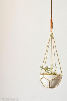 DIY Leather and Brass Teardrop Hanging Planter - Vintage Revivals. (15$)