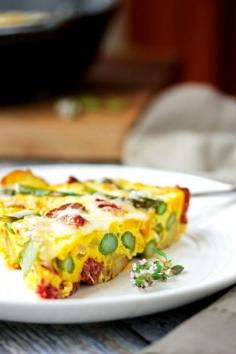 Fluffy eggs chocked full of sauteed vegetables, crispy potatoes, juicy farmer sausage and nutty fontina cheese.  Its basically a full breakfast all in one pan. #brunch #healthybreakfast #glutenfreebreakfast #breakfastfordinner