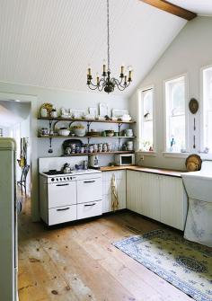 
                    
                        studio spaces: gabriella kiss via T Magazine / sfgirlbybay
                    
                