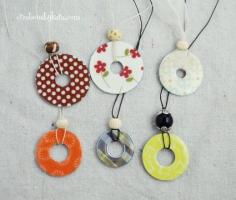 DIY Washer necklace tutorial to make baseball washer necklaces.   Washer Necklace Tutorial- These make great gifts! #diyjewelry #tutorial -from creationsbykara.com