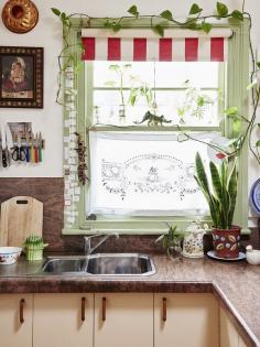 
                    
                        The eclectic home of Melbourne artist and maker Sandra Eterovic. Photo – Eve Wilson. Production – Lucy Feagins / The Design Files.
                    
                