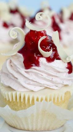 White Chocolate Strawberry #Cupcakes #recipe ~ Vanilla cupcakes with strawberry filling, topped with a layer of melted white chocolate and strawberry-white chocolate cream cheese frosting... absolutely delicious!