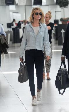 
                    
                        sand-snake-kate.t...
                    
                