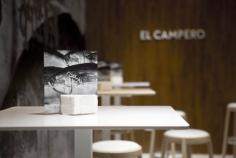 
                    
                        Los atunes saltan a las paredes del nuevo El Campero, por Velvet Projects. - diariodesign.com
                    
                