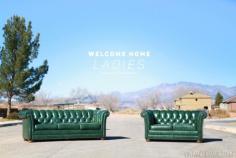 A Tale of 2 Couches: love the color