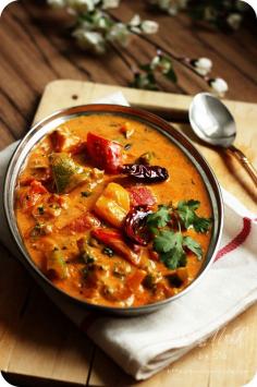 Creamy Tofu and Pepper Curry ~ Vegan curry of capsicums/bell peppers cooked in a mildly spiced creamy tofu and tomato gravy Recipe:  I think I might sub. paneer for the tofu. Peppers Curries, Creamy Tofu, Asian Food, Monsoon Spices, Curries Recipe, Curry Recipes, Capsicum Curries, Vegan Tofu, Vegan Curries