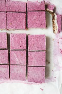 raw vegan. berry burst cheesecake.