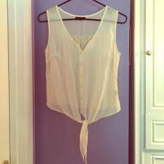 
                    
                        Shop my closet on Poshmark! My username is goldeng90. Join with code: PPDKY for a $5 credit!
                    
                