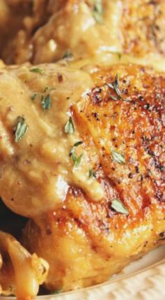 Champagne and Garlic Braised Chicken Thighs