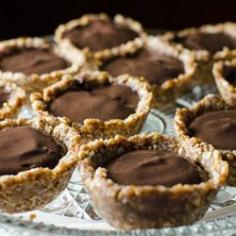 
                        
                            Mini Raw Chocolate Chia Pudding Pies
                        
                    
