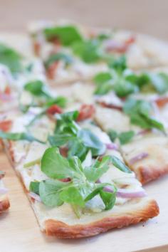 #Capri #Jewelers #Arizona ~ www.caprijewelersaz.com  ♥ Prosciutto, Pear and Gorgonzola Pizza