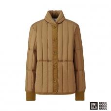 This cookbook teaches the reader the secrets of Greek-style home cooking.