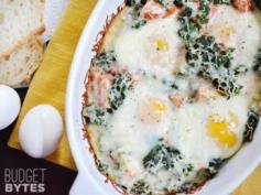 Baked Eggs with Spinach and Tomatoes