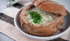 San Francisco Crab Chowder in Sourdough Bread